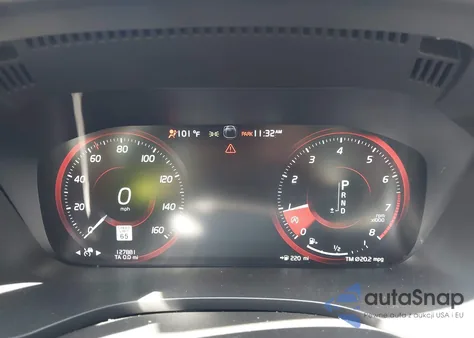 2018 Volvo Xc60 T6 Momentum z USA, uszkodzony, nr VIN YV4A22RK1J1084885